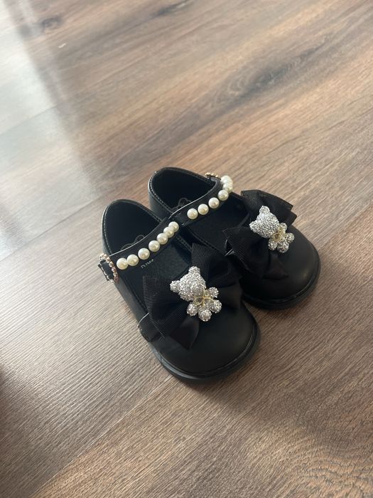 Продам детскую обувь