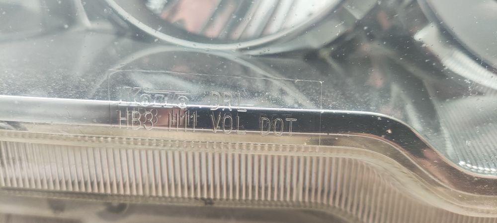 Фары передние Toyota 4Runner 215 koito (оригинал)