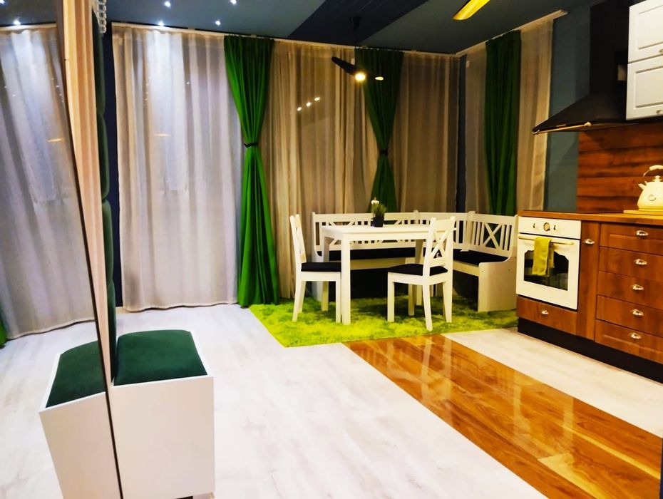 Предлагам цяла самостоятелна сграда с 11 апартамента