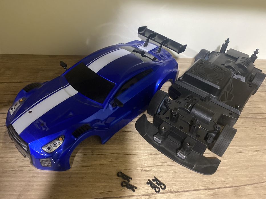 Радиоуправляемая машинка