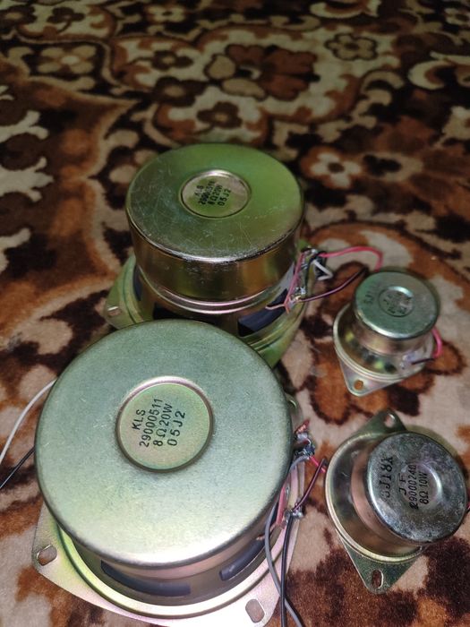Akustika Kolonka 20 watt sotiladi dinamik