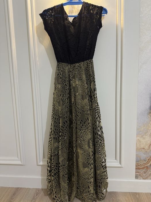 Продам нарядное платье 42 размера