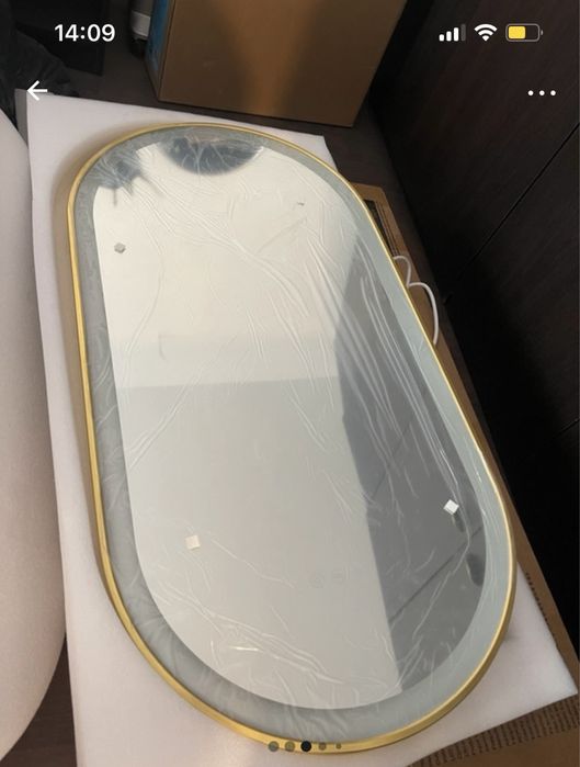 Oglinda baie led aurie