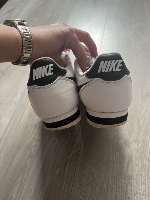 Дамски оригинални маратонки Nike 39 размер