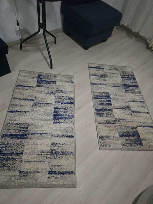 Vând două covorașe identice