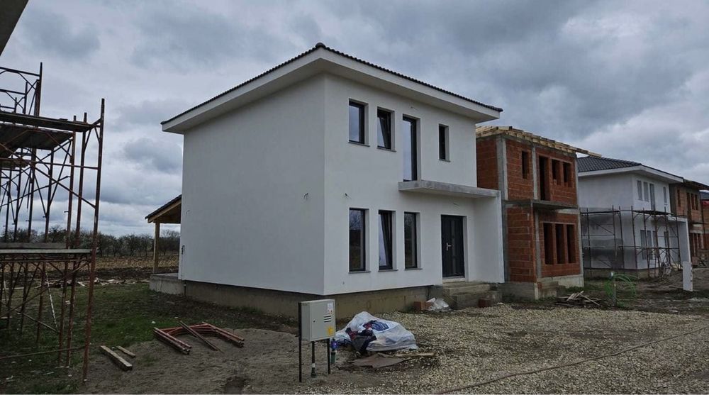 Firma de constructii executa case la rosu /case la cheie