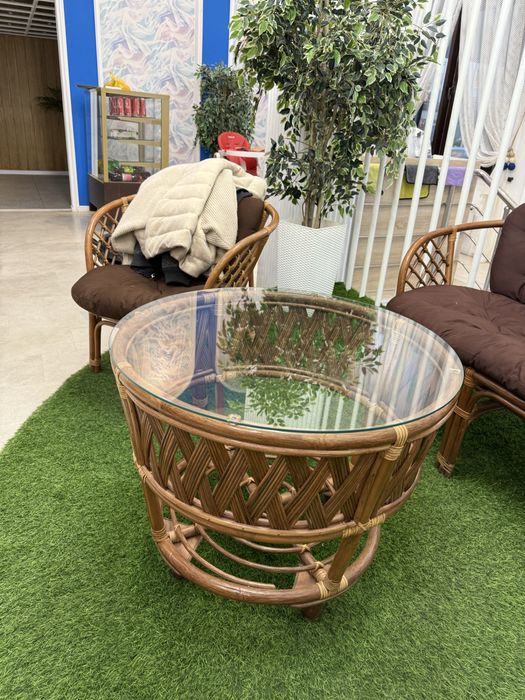 Журнальный столик и сиденья