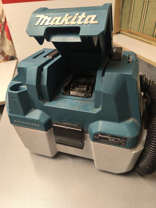 Акумулаторна прахосмукачка Makita DVC750L 18v