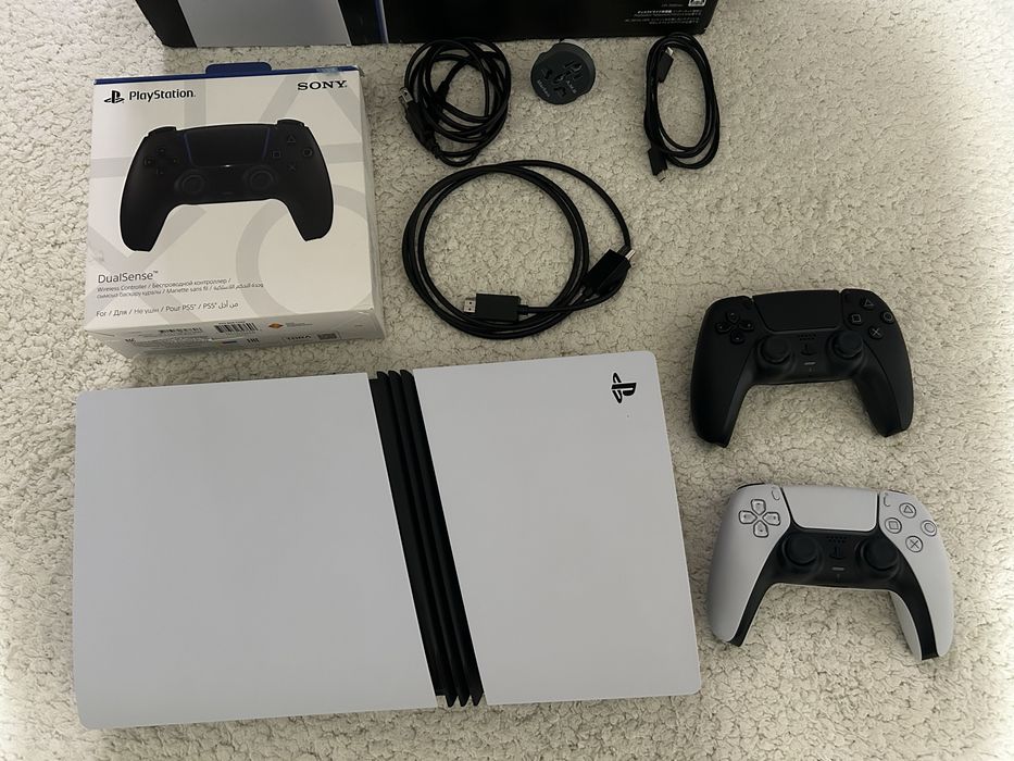 Sony PlayStation 5 Pro + 2 геймпада + Подписка Deluxe