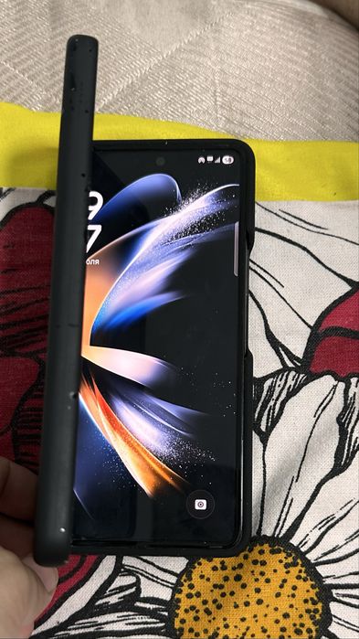 Galaxy z fold4  iPhone 14 pro