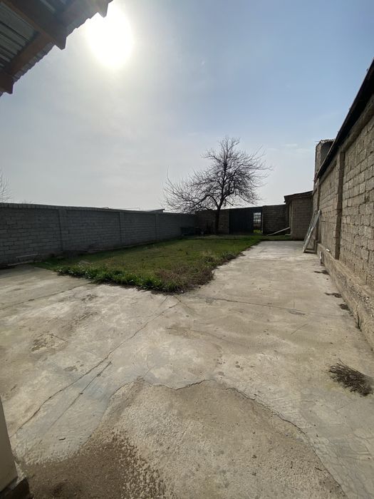 Сергели Янги Дархонда 2,5 сотих ер сотилади 2 хона уйи хам бор