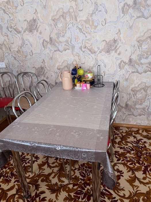 Kuxonniy mebel sotiladi 1,60 ga 60 sm va stol stul