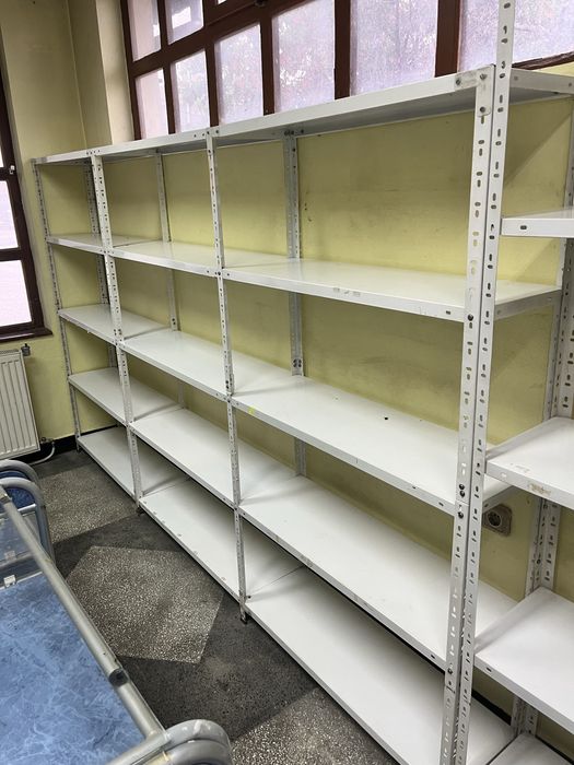 Стелажи за магазин