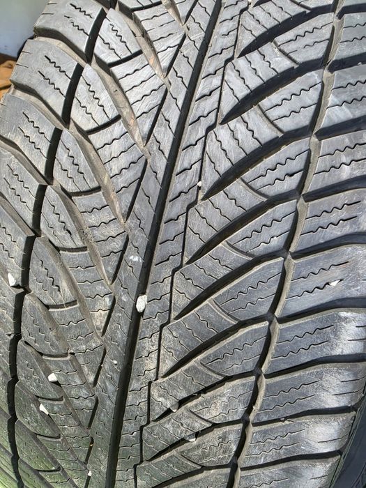 2 бр зимни 245/45/18 Goodyear