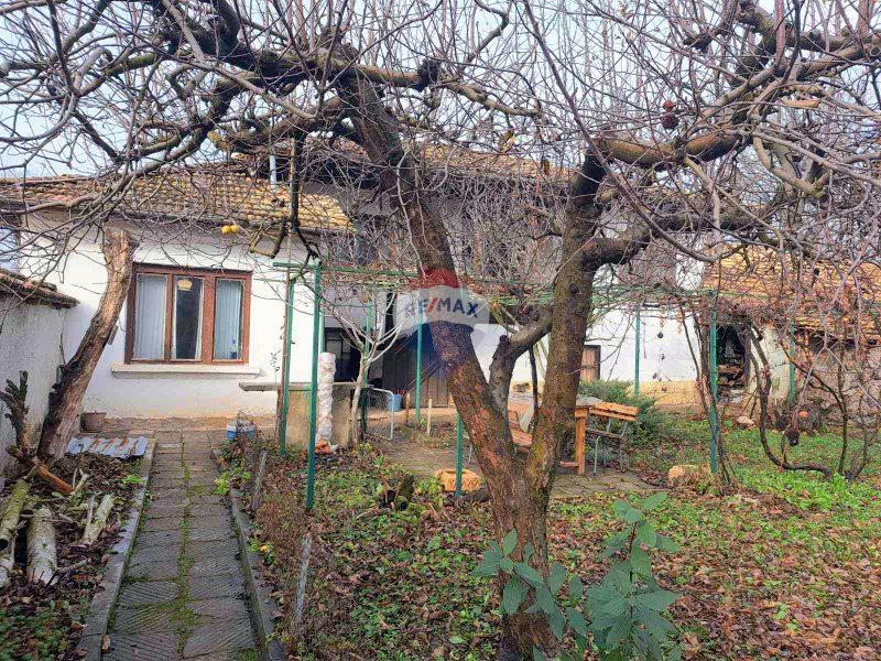 Еднофамилна къща с дворно място, село Кардам, СР