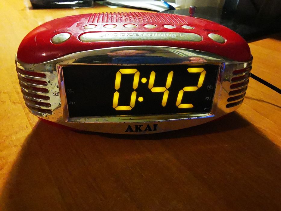 Radio cu ceas AKAI