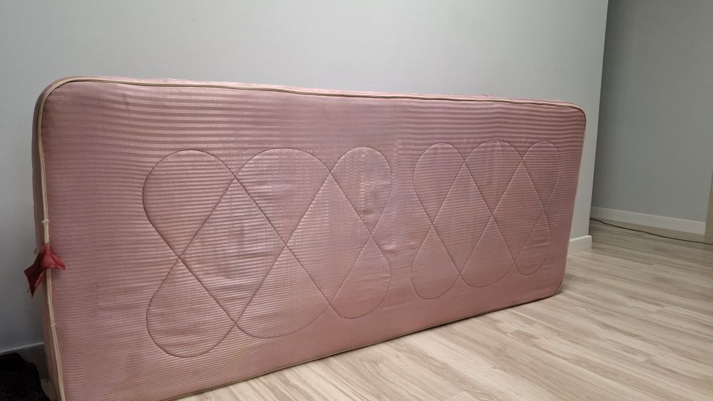 Отдам даром матрас