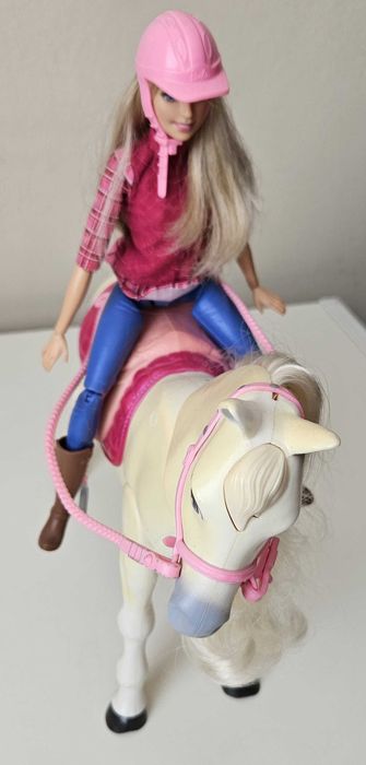 Кукла Barbie – Интерактивен кон с движения и звуци