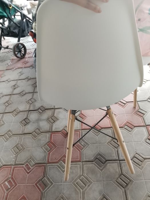 Продам комплект стульев