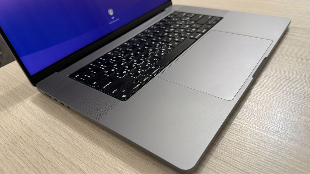 Macbook pro 16’ M1 Pro. 16/512
