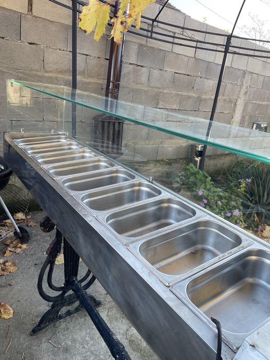 Хладилна витрина в перфектно състояние !!