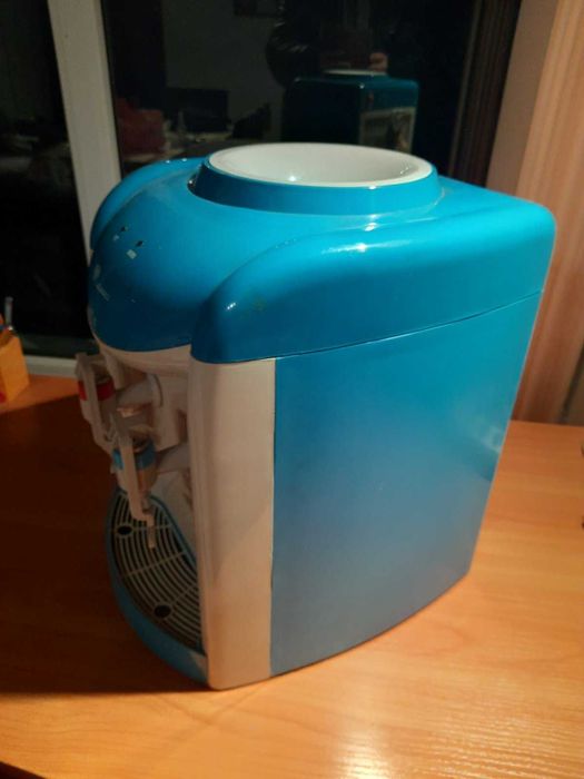 Български диспенсър за топла и студена вода за 19 л бидони МС Bulgaria