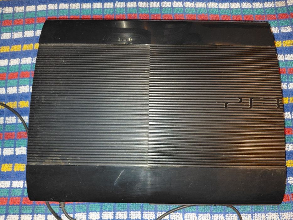Consolă PlayStation 3 (PS3) Super Slim – Pentru piese sau reparație Pentru reparații