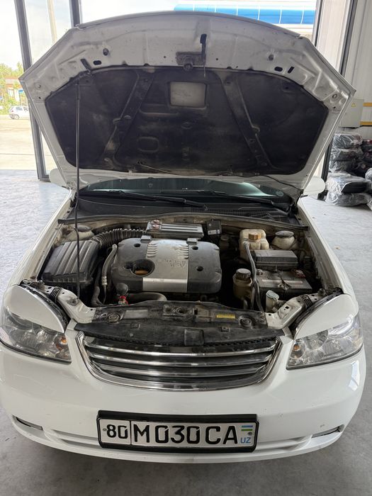 Srochna Lacetti 1.8 sotiladi