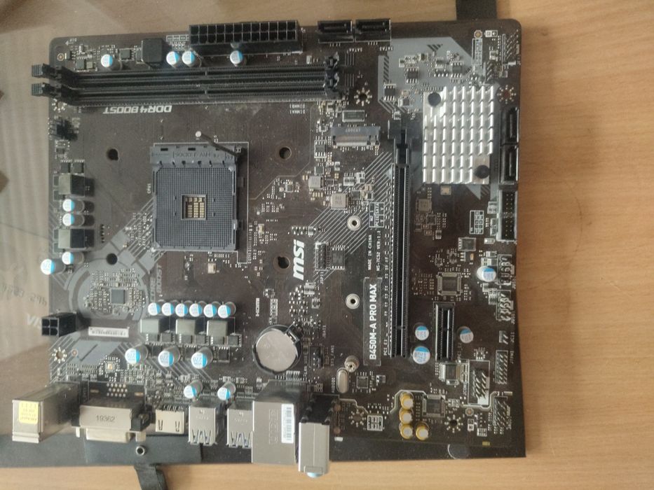 Материнская плата am4