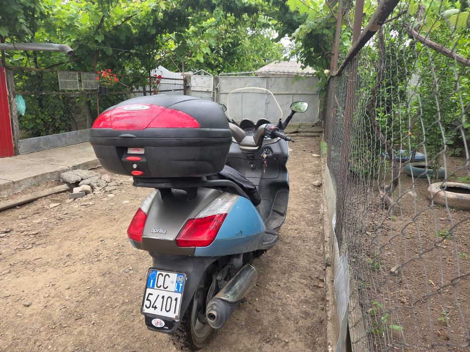 Vând motor aprilia atlantic