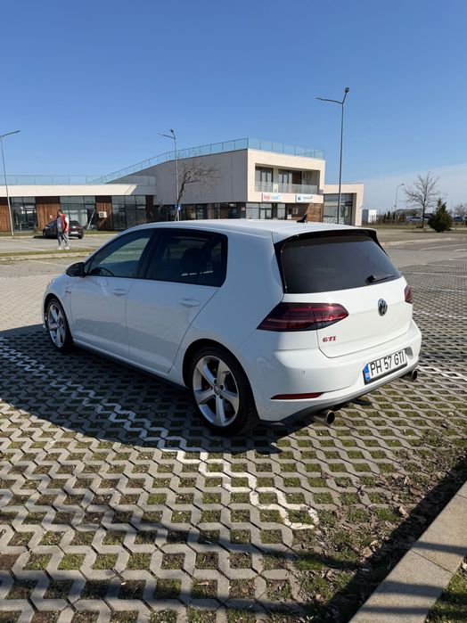 Vând Volkswagen golf GTI Performance