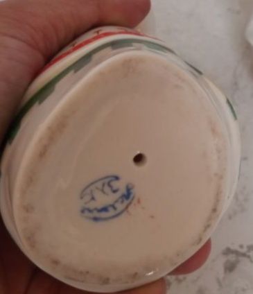 Варфоровые статуэтка "Девушка с Куманцом".