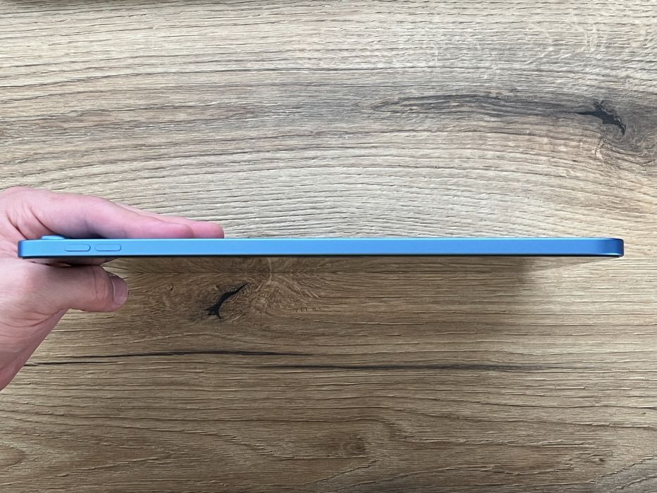 iPad 10th Generation 64GB + Писалка и Два калъфа