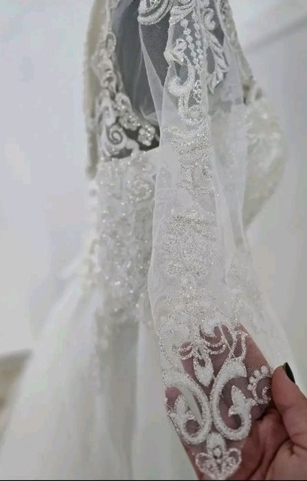 Rochie de mireasa alba spre ivory cu broderie si sclipici marimea M L