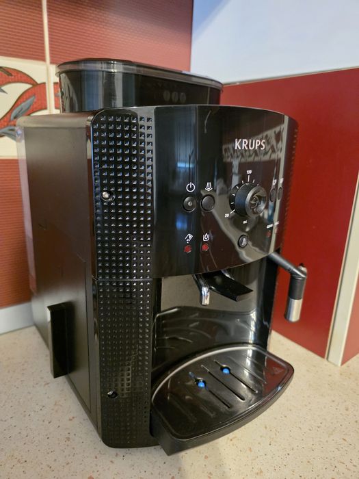 Espressor automat Krups EA81M870 Essential, 1450 W, 15 bar, Recipient