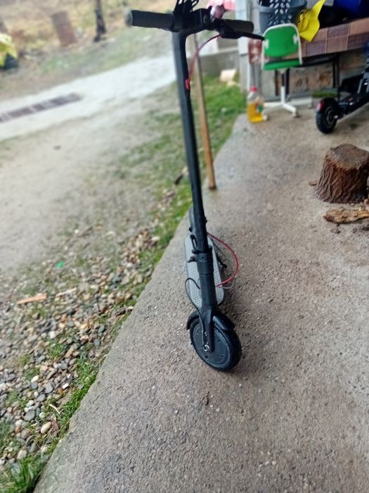 Vând  Trotineta electrica  instare bună