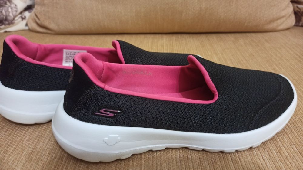 Sckechers in stare bună