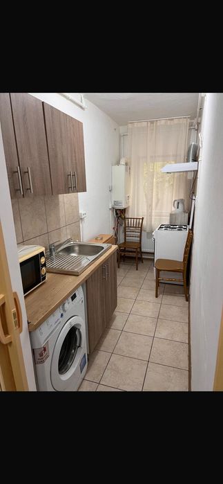 Închiriez garsoniera