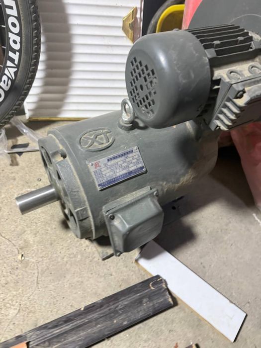 Трёхфазный мотор 380V с вентилятором (новый)