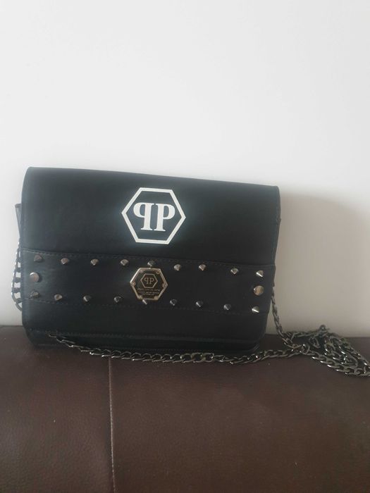 Genti dama. Noi. Pret 90 lei