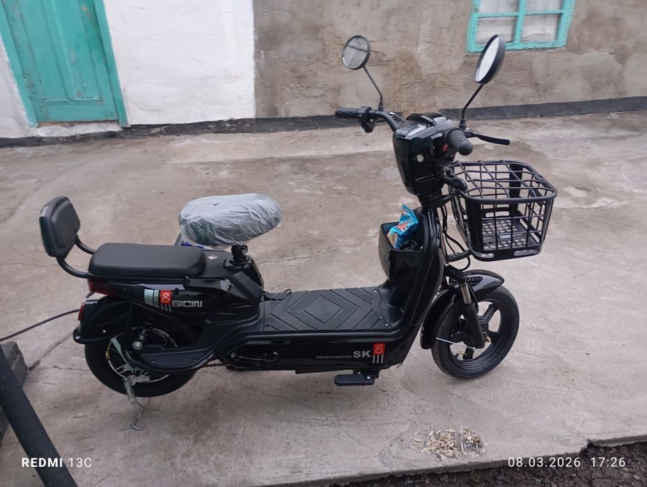 Продаю мопеть нови