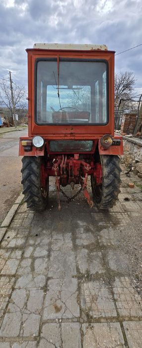 Продавам трактор Владимировец
