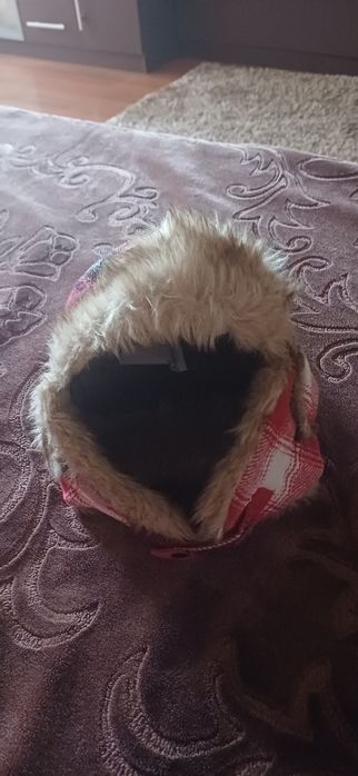 Vand caciula cu blana pt copii marimea M,caciula estw nouua