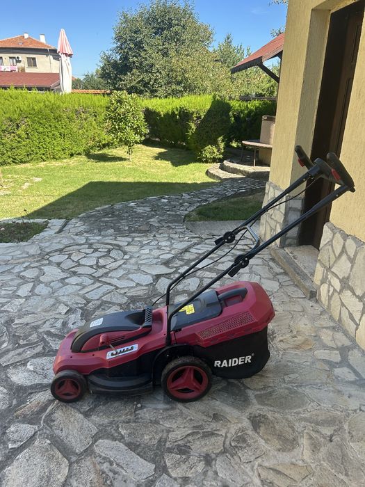 Електричекса косачка Raider 2000W 43см