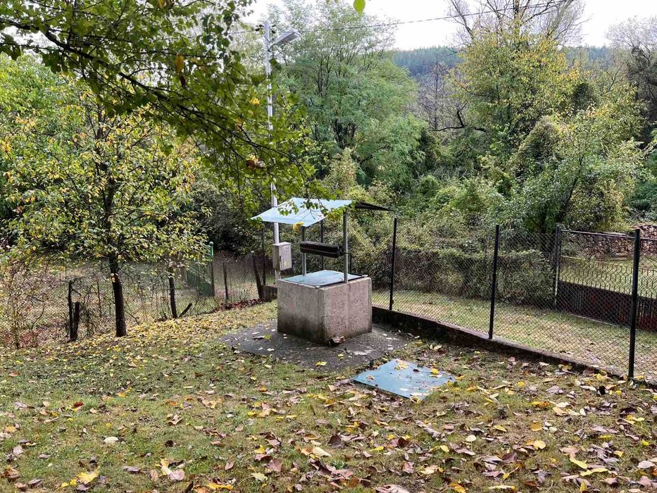 с. Горна Диканя, масивна къща с лок. отопление и геран