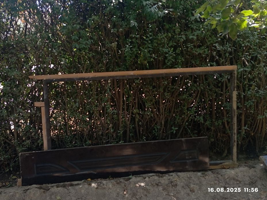 Eshiklar sotiladi kelishamiz nomer (pasda)manzil mikro 3/1