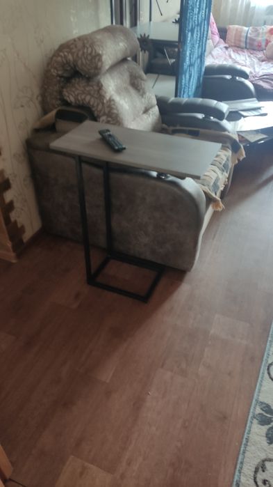 Столик прикроватный