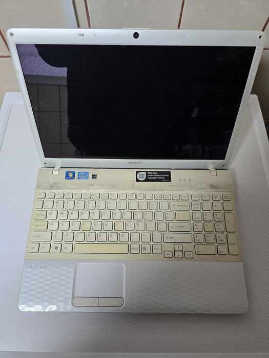 Vând Laptop Sony Vaio Pcg-71911M