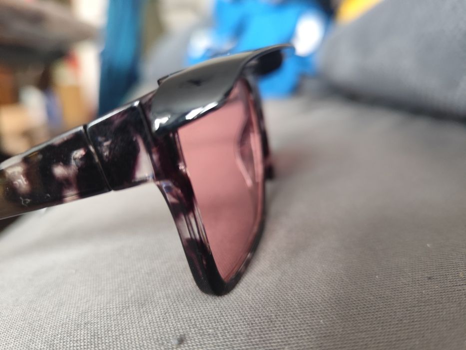 Подарявам слънчеви очила