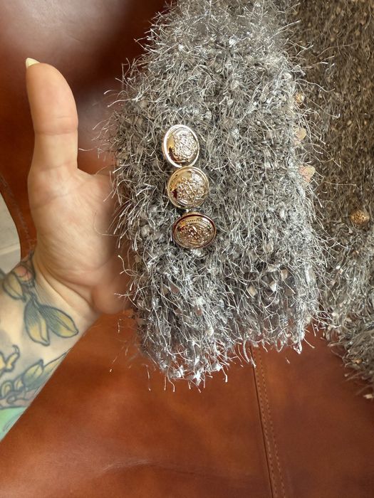 Сребристо-сив кардиган в стил Chanel с ресни